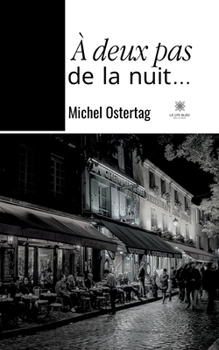 Paperback À deux pas de la nuit... [French] Book