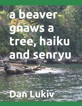 Paperback A beaver gnaws a tree, haiku and senryu Book