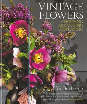 Hardcover Vintage Flowers: Choosing, Arranging, Displaying Book