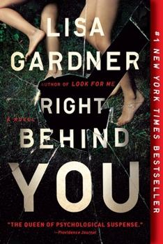 Paperback Right Behind You Book