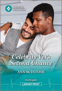 Mass Market Paperback Celebrity Vet's Second Chance [Large Print] Book