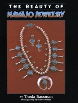 Paperback The Beauty of Navajo Jewelry Book