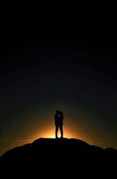 Paperback What Makes HER the One? Book