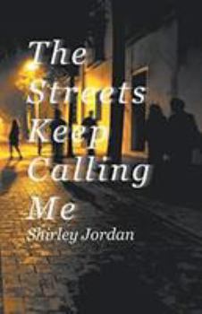 Paperback The Streets Keep Calling Me [Spanish] Book