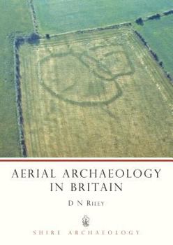 Paperback Aerial Archaeology in Britain Book