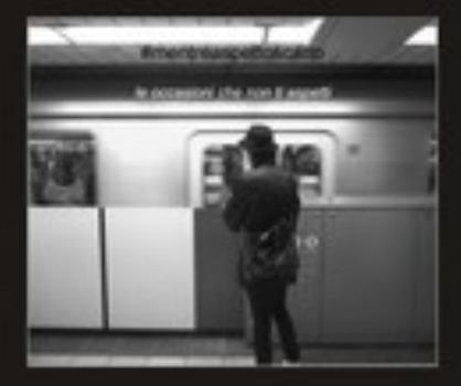 Paperback Mentreaspettoscatto Book