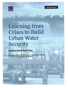 Paperback Learning from Crises to Build Urban Water Security: Lessons from Five Cities Book