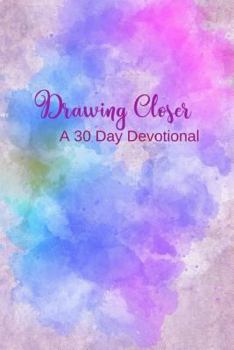 Paperback Drawing Closer: A 30 Day Devotional Book