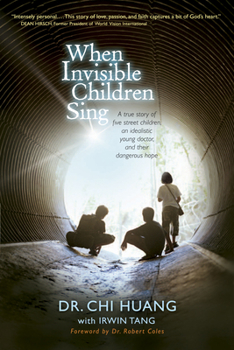 Paperback When Invisible Children Sing Book