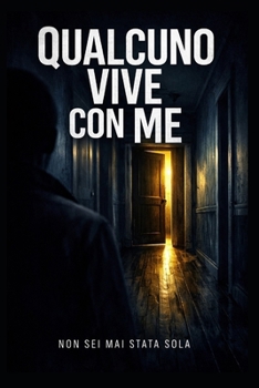 Paperback Qualcuno vive con me: Il respiro che non è il tuo [Italian] Book
