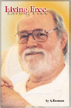 Paperback Living Free [Russian] Book