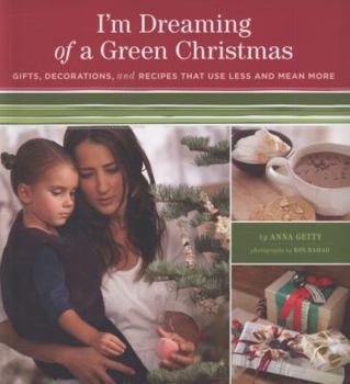 Paperback I'm Dreaming of a Green Christmas: Gifts, Decorations, and Recipes That Use Less and Mean More Book