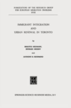 Paperback Immigrant Integration and Urban Renewal in Toronto Book
