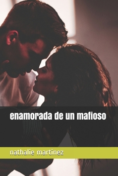 Paperback enamorada de un mafioso [Spanish] Book