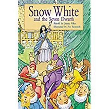 Paperback Snow White and the Seven Dwarfs: Leveled Reader Bookroom Package Gold (Levels 21-22) Book