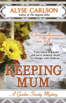 Paperback Keeping Mum [Large Print] Book