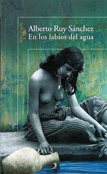 Paperback En los Labios del Agua = In the Lips of Water [Spanish] Book