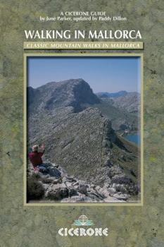 Paperback Walking in Mallorca: Classic Mountain Walks in Mallorca Book