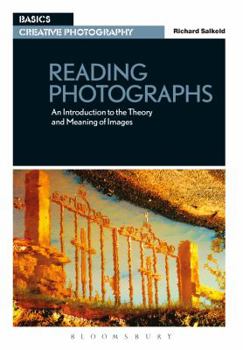 Paperback Reading Photographs: An Introduction to the Theory and Meaning of Images Book