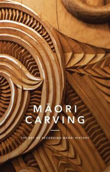 Paperback Maori Carving: The Art of Recording Maori History Book