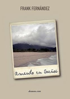 Paperback Amando En Sueos - Poemas del Corazn [Spanish] Book