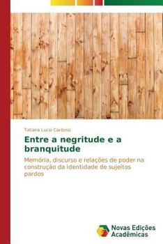 Paperback Entre a negritude e a branquitude [Portuguese] Book