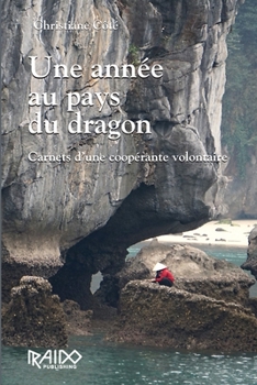 Paperback Une année au pays du dragon: Carnets d'une coopérante volontaire [French] Book