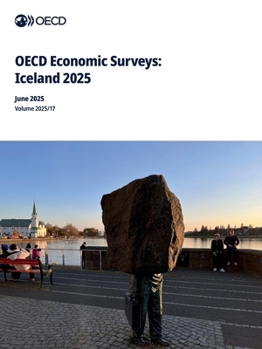 Paperback OECD Economic Surveys: Iceland 2025 Book