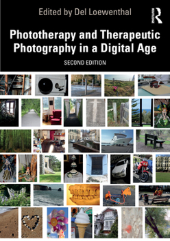 Paperback Phototherapy and Therapeutic Photography in a Digital Age Book