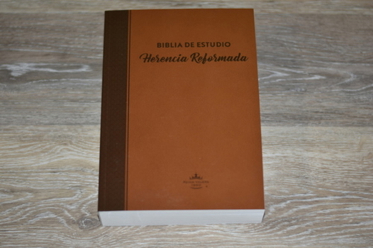 Paperback Biblia de Estudio Herencia Reformada Book