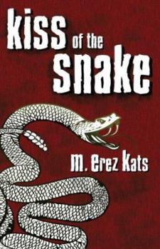 Paperback Kiss of the Snake (Journey Into Pictures) Book