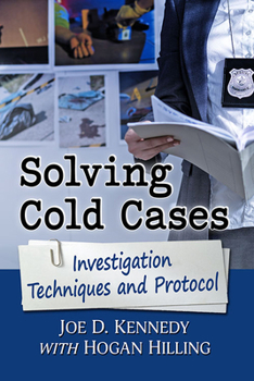 Paperback Solving Cold Cases: Investigation Techniques and Protocol Book