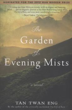 Paperback The Garden of Evening Mists Book