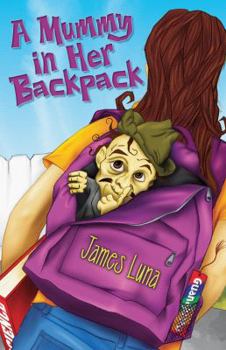 Paperback A Mummy in Her Backpack / Una Momia En Su Mochila Book