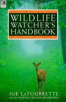 Paperback Watching Wildlife: The National Wildlife Federation (R) Guide to Observing Animals in the Wild Book