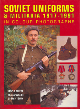 Paperback Soviet Uniforms & Militaria 1917-1991 in Colour Photographs Book