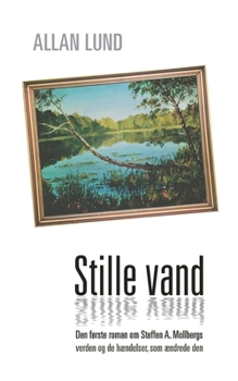 Paperback Stille vand: Den første roman om Steffen A. Mollbergs verden og de hændelser, som ændrede den [Danish] Book