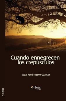 Paperback Cuando Ennegrecen Los Crepusculos [Spanish] Book