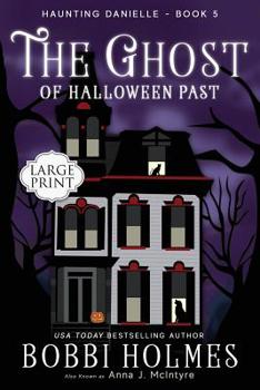 Paperback The Ghost of Halloween Past [Large Print] Book