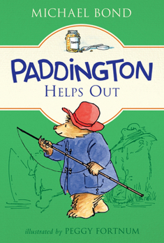 Paperback Paddington Helps Out Book