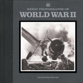 Hardcover Great Photographs of World War 2 Book