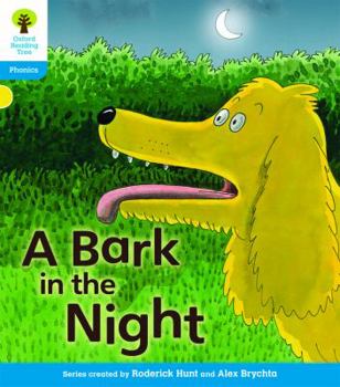 Paperback Oxford Reading Tree: Level 3: Floppy's Phonics Fiction: A Bark in the Night Book