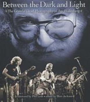 Paperback Between the Dark and Light: The Grateful Dead Photography of Jay Blakesberg Book