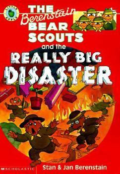 Paperback Berenstain Bear Scouts and the Really Big Disaster Book