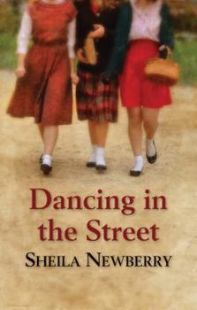 Paperback Dancing in the Street [Large Print] Book