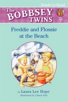 Paperback Freddie and Flossie at the Beach: Ready-To-Read Pre-Level 1 Book
