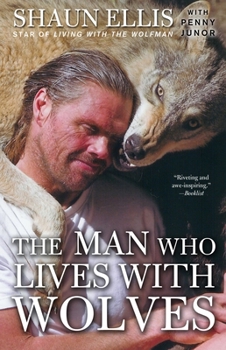 Paperback The Man Who Lives with Wolves: A Memoir Book