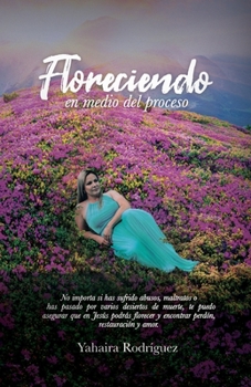 Paperback Floreciendo en Medio del Proceso [Spanish] Book