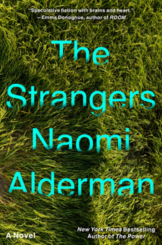 Paperback The Strangers [Large Print] Book