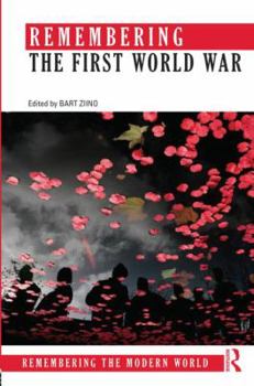 Paperback Remembering the First World War Book
